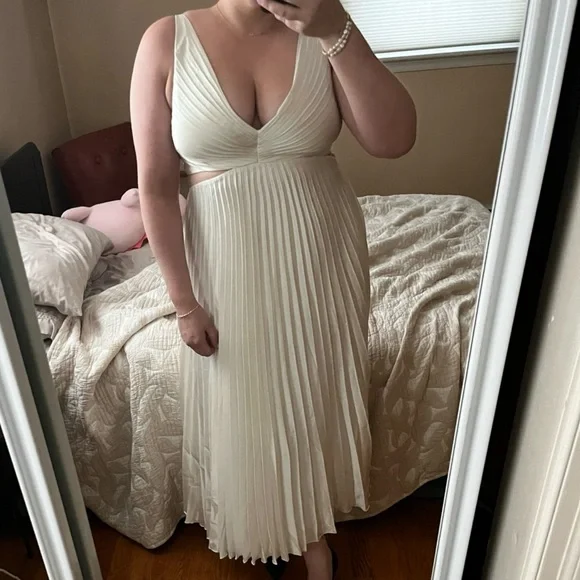 Ivory Abercrombie Giselle Pleated Dress - Picture 2 of 6
